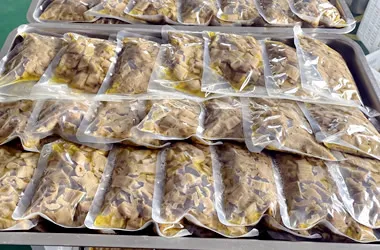 Is vacuum packaging necessary for sterilization with autoclave?